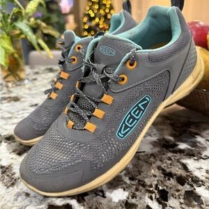 Keen Running Shoes woman’s size 8